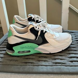Women’s Nike Air Max Excee size 10